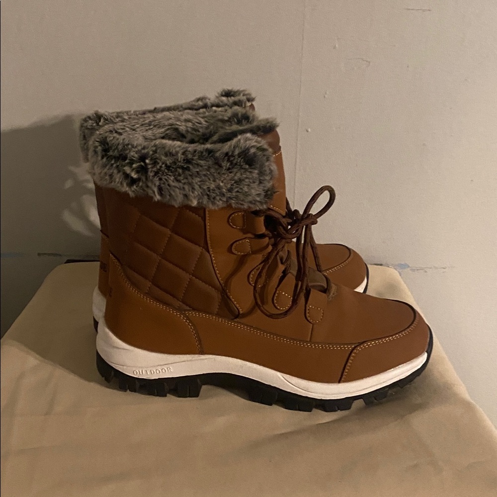 Boots - Picture 4 of 10